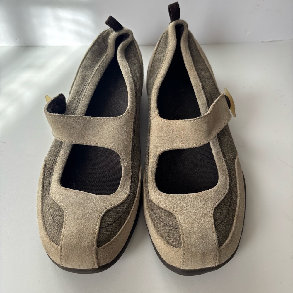 Lands End Trekker Mary Jane sneaker flats 9 tan suede leather and canvas